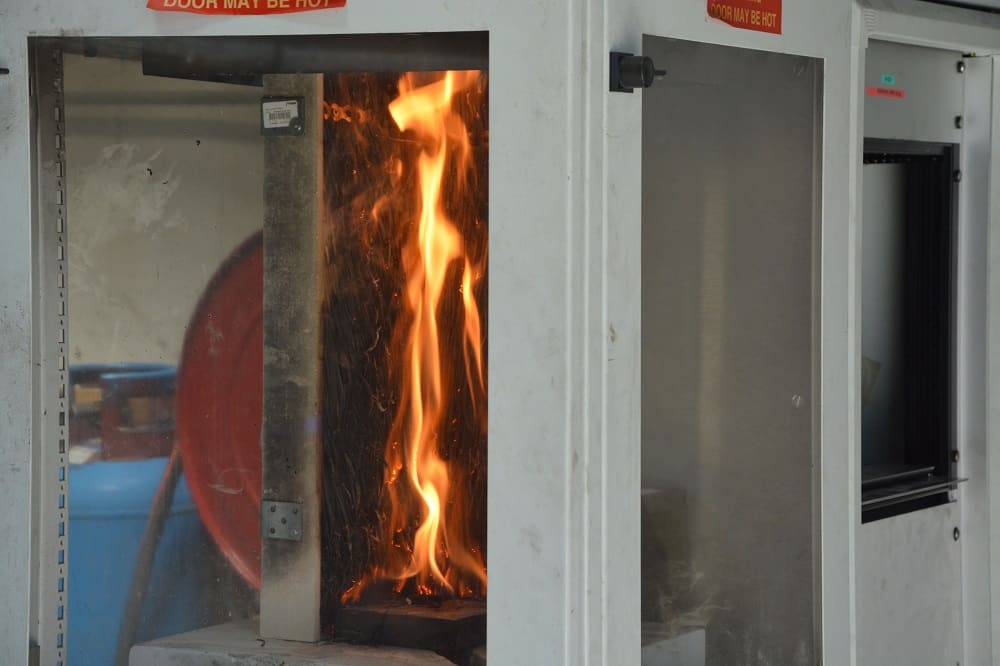 Brandtest af stråtækning hos DBI