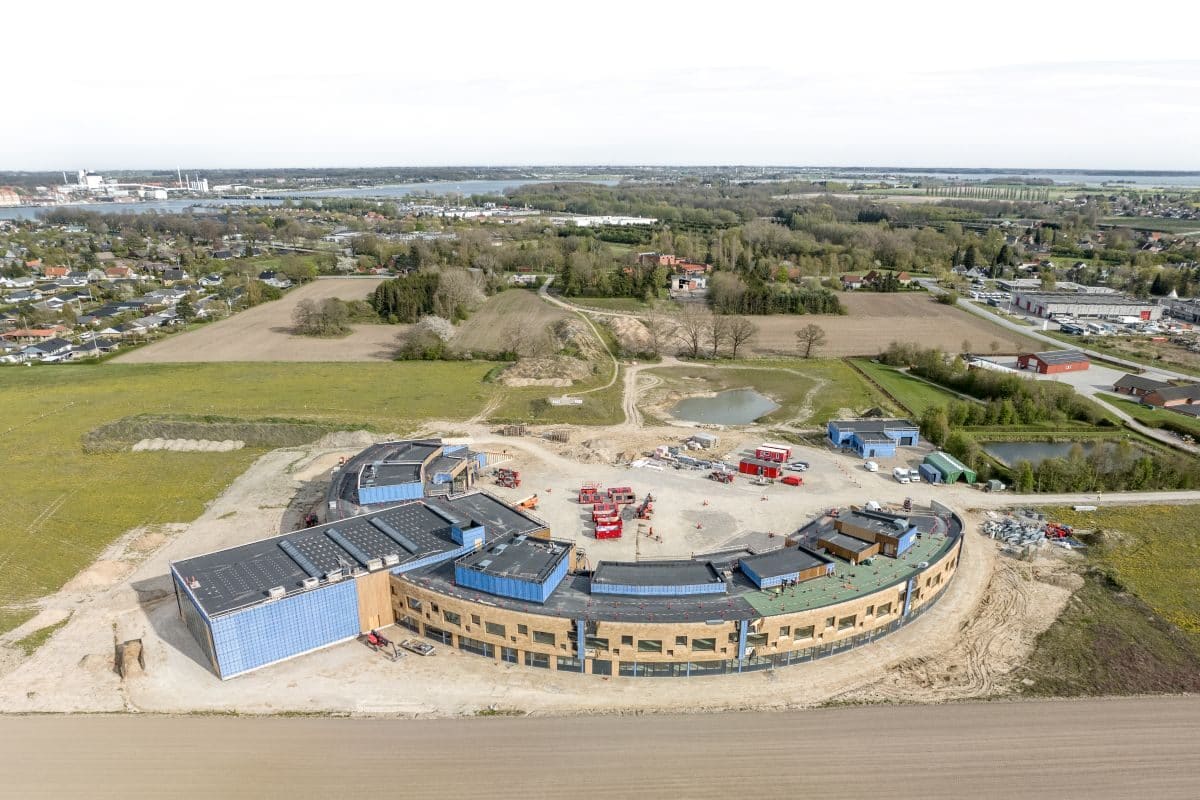 Sunds Skolen i Sundby ved Nykøbing Falster med tækkede facader