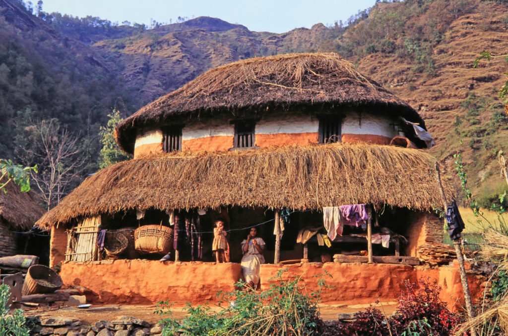 Her i Nepal er taget todelt, så det nederst fremstår som en overdækket terrasse.